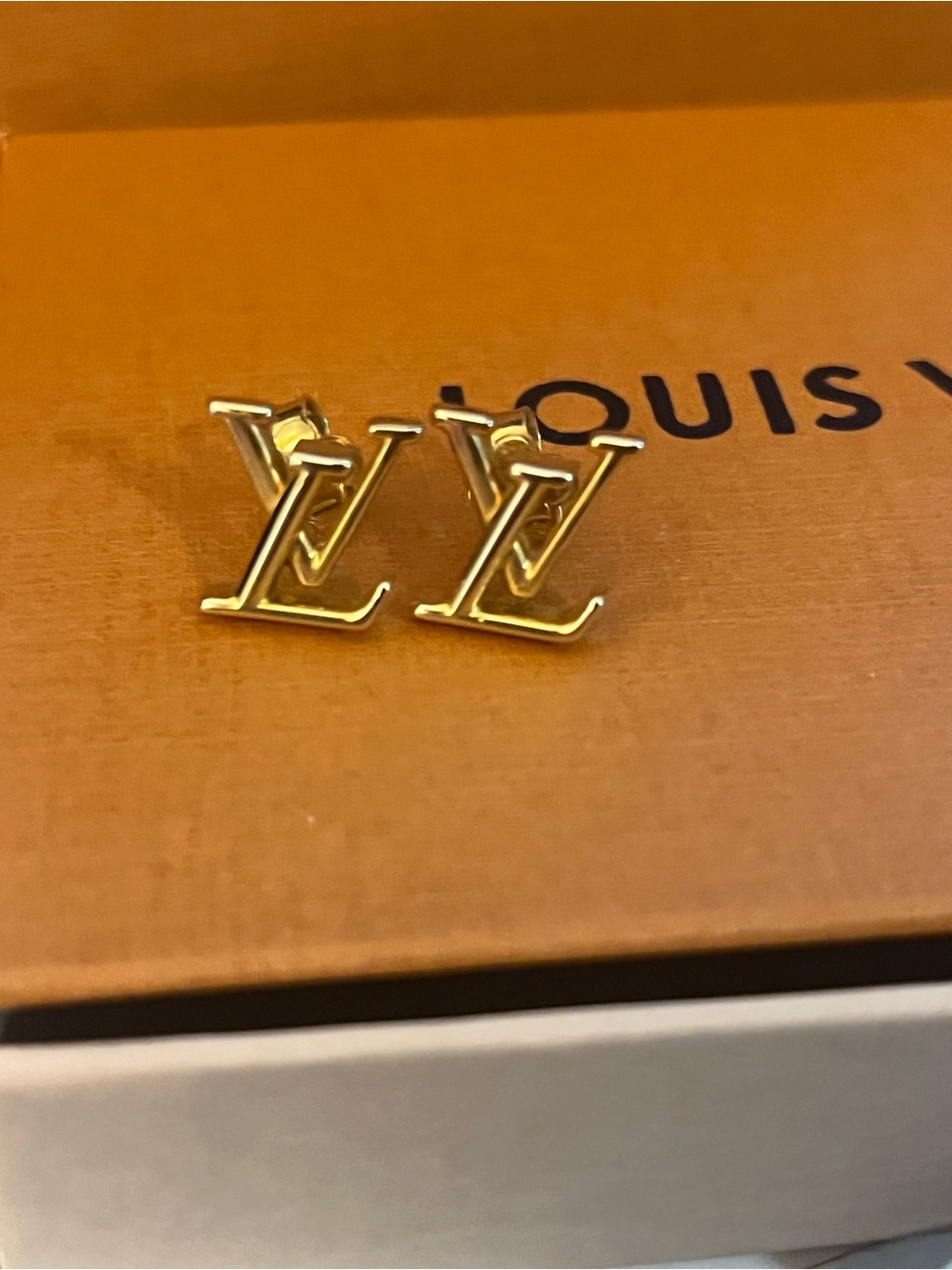 Louis Vuitton LV Earrings - Picture 4 of 7